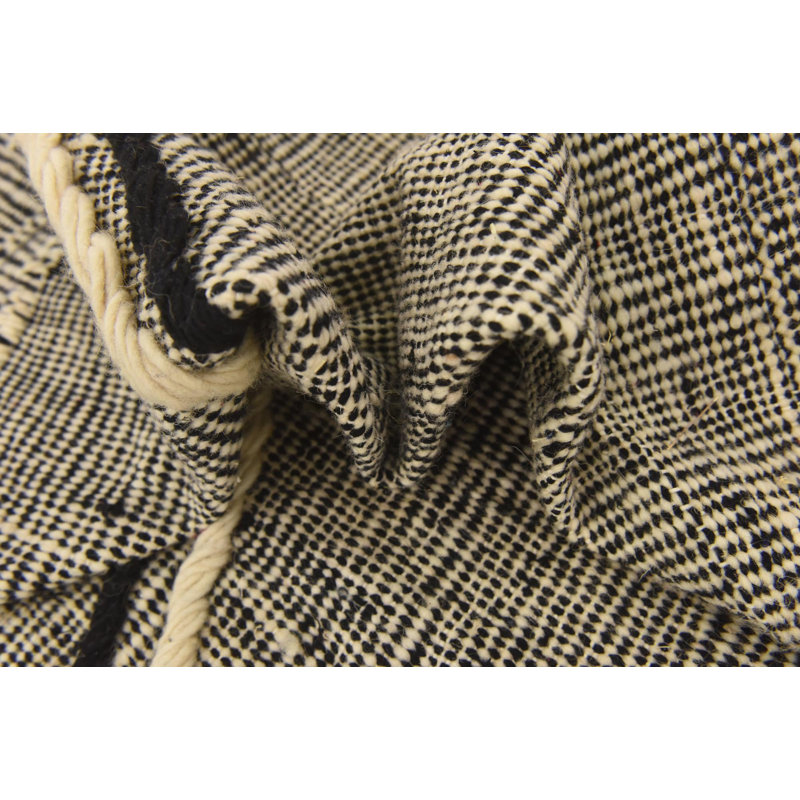 Tapis noir Kalmanovitz