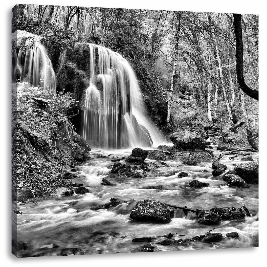 Leinwandbild Atemberaubender Wasserfall im Wald