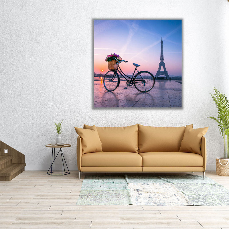 Vélo avec un panier de fleurs - reproduction d'art sur toile, H 24 po x l 24 po