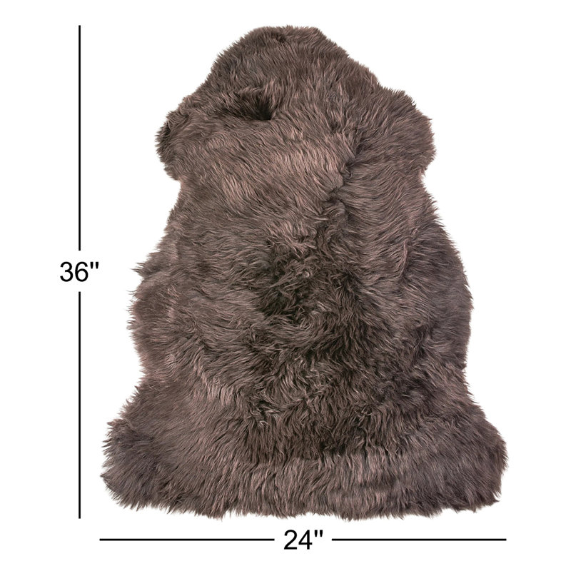 Tapis chocolat en peau de mouton fabriqué à la main Izola, 2 pi x 3 pi