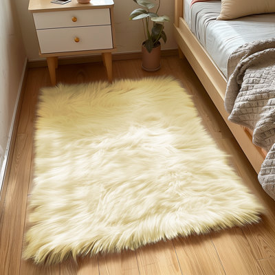 Tapis jaune à poils longs Haja