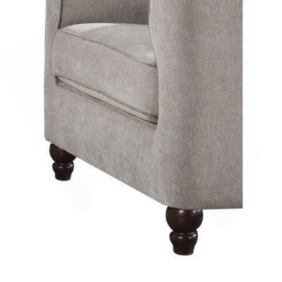 Chaise en velours brun clair avec coussin