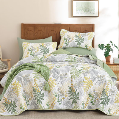 3-Piece Botanical Leaf Pattern Reversible Microfiber Quilt Set Lightweight Bedding Set for All Seasons