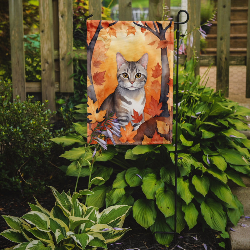 Chat en feuilles d'automne drapeau de jardin, European Shorthair