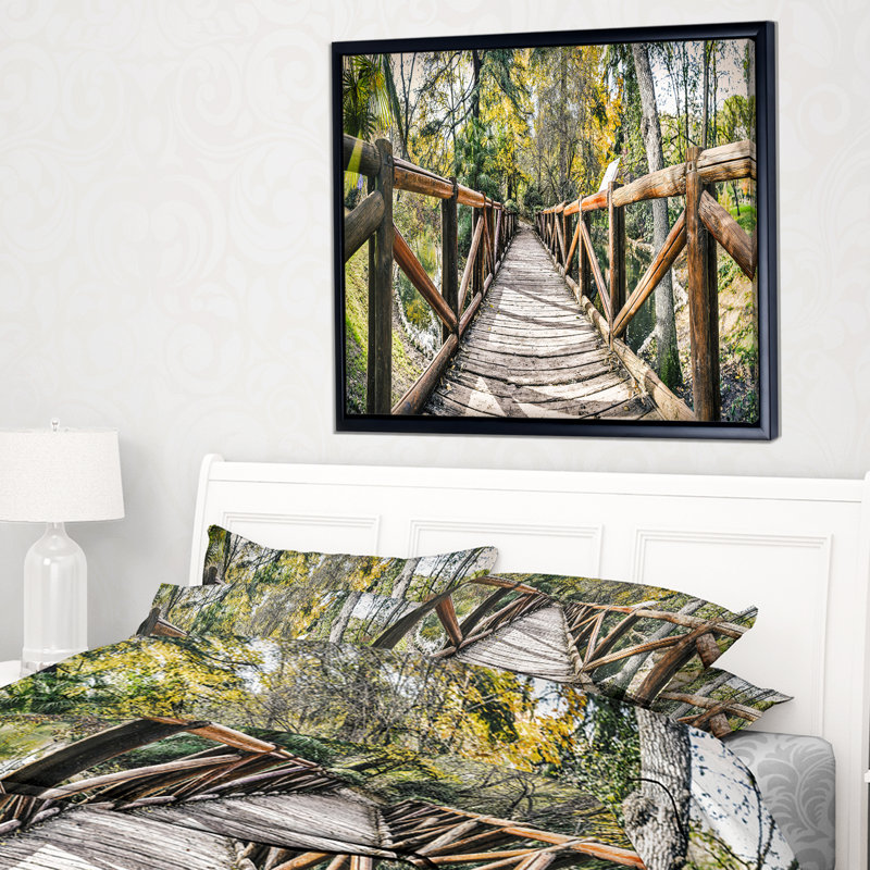 Pont en bois dans la forêt - reproduction de photo, H 28 po x l 60 po x 1,5 po, Cadre flottant
