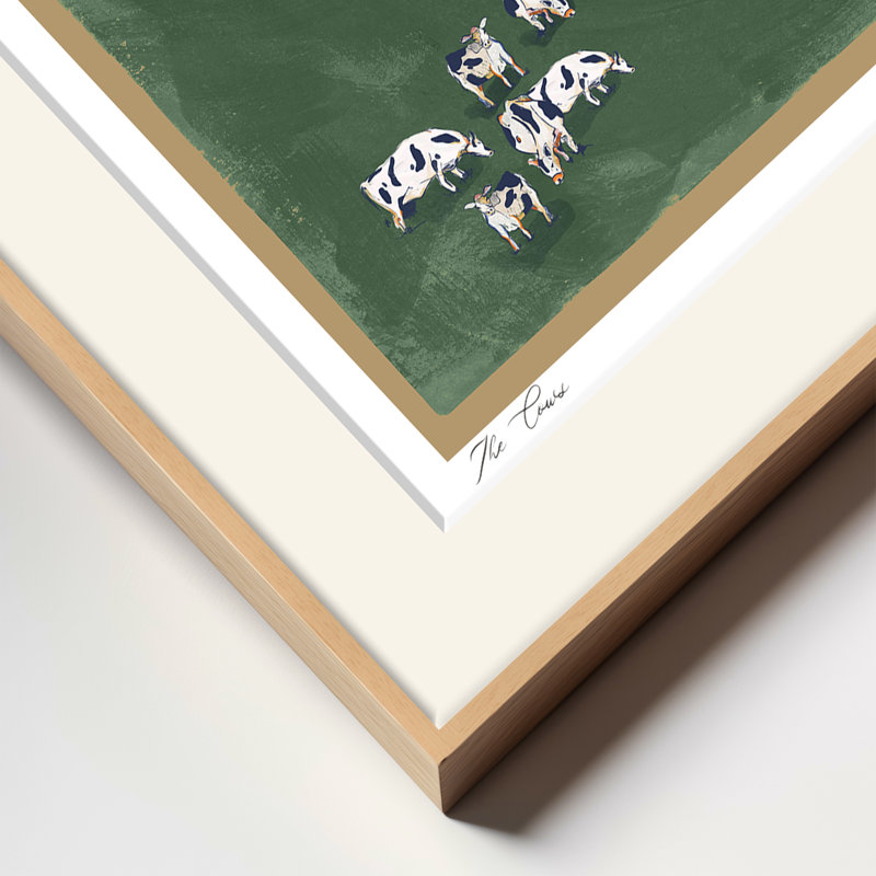 Mod-Ensemble The Cows par ChiChi - reproduction d'art sur fond vert avec bovins en pâture | H 24 po x l 32 po | Cadre naturel