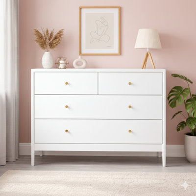 Commode blanche à quatre tiroirs pour enfants, armoire de rangement en bois pour chambre de tout-petit, chambre de bébé, placard, table de chevet de rangement pour le salon ou un appartement, 35,4 pouces de large.