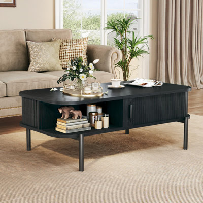 Tables basses de 39,3 po de style Mid-Century moderne pour le salon, table basse avec tablette ouverte de rangement, table cannelée avec porte d'armoire coulissante, bureau en bois rustique à 2 niveaux, noir
