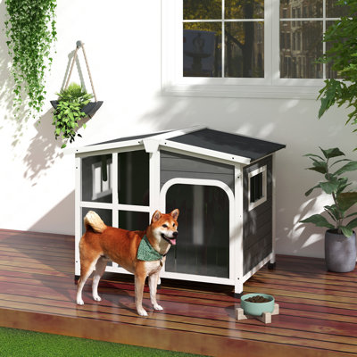 Cabane extérieure en bois de style chalet pour grands chiens avec toit ouvrant et fenêtre géante, grande niche intérieure et extérieure, toit en asphalte