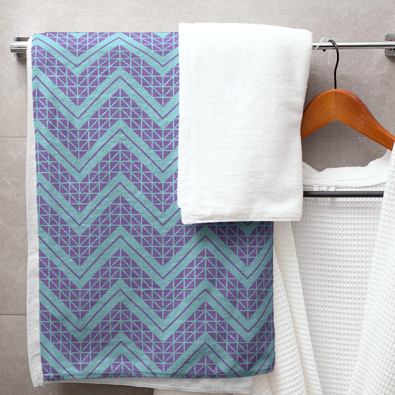 Serviette de bain à chevrons à la main classic Stephenie, Violet clair / bleu ciel