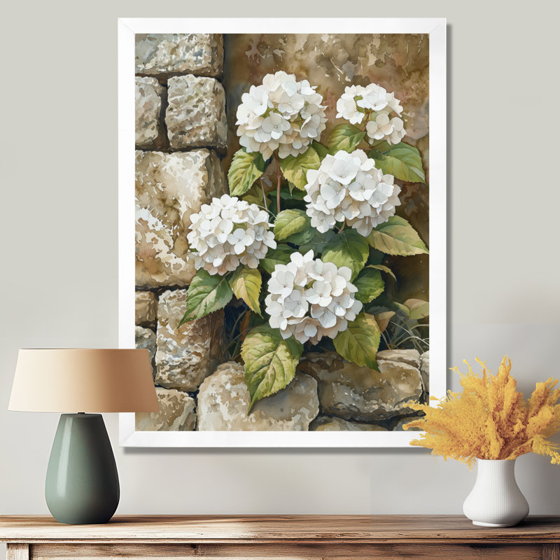Hydrangeas by the Stone Wall - Art mural sur toile florale, H 32 po x l 24 po, Reproduction encadrée d'une seule photo, Blanc