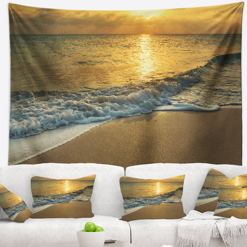 Tapisserie de plage avec vagues blanches sous un coucher de soleil jaune, H 50 po x l 60 po