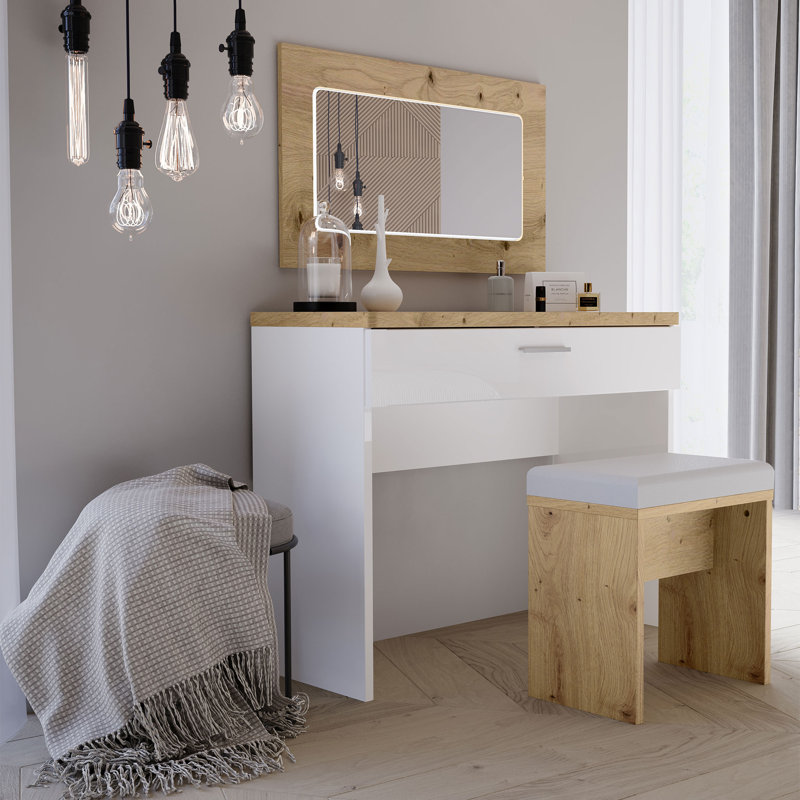 Gerallt Dressing Table with Mirror