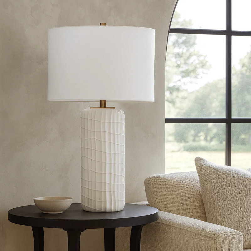 Lampe de table 28 po Mena, abat-jour tambour rond, base quadrillée blanche