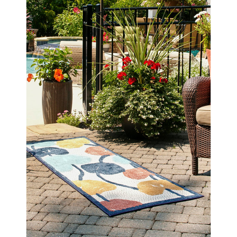 Mashpee Floral Indoor / Outdoor Rug, Runner 2' x 8'
