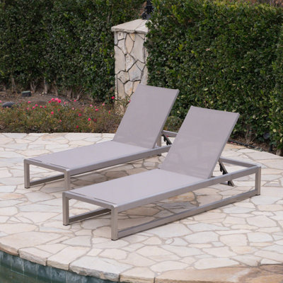CHAISE MODESTA