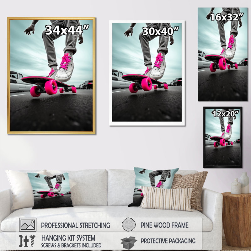 «Pink Skateboard Dreams», reproduction d'art sur toile, H 44 po x l 34 po x P 1,5 po, Cadre flottant blanc