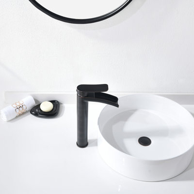 Single-handle Bathroom Faucet with Drain Assembly