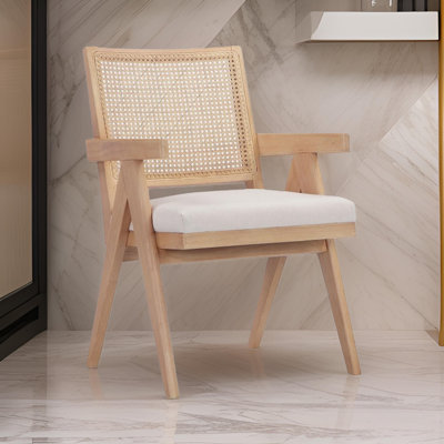 Fauteuil Bassa Isha avec dossier canne, velours, structure en bois