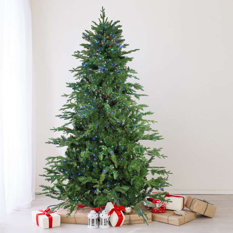 Arbre de Noël artificiel épinette de 7,5 pi avec lumières DEL multicolores Ashland Sitka