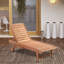 Chaise longue d'extérieur Outsunny avec table intégrée, dossier inclinable pour bronzer, roulettes, aspect bois rouge