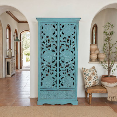 Armoire sculptée à la menthe replica
