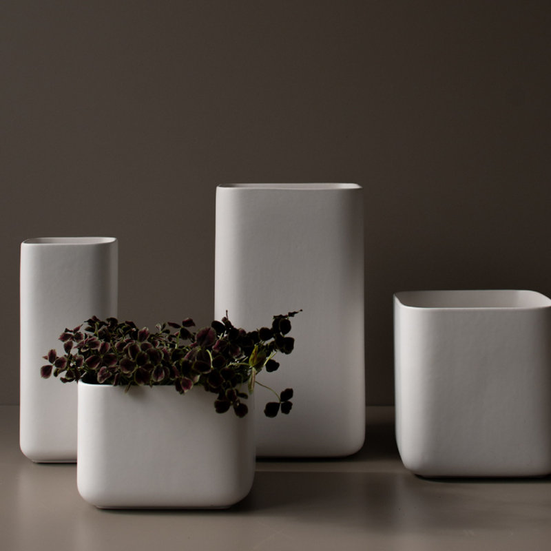 Vase de table en céramique Dan, Blanc, H 5,91 po x l 5,11 po x P 5,11 po