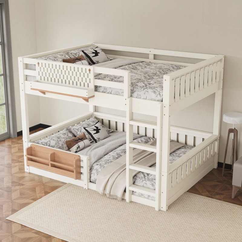 Grand lit sur un grand lit avec échelle et garde-corps, Beige