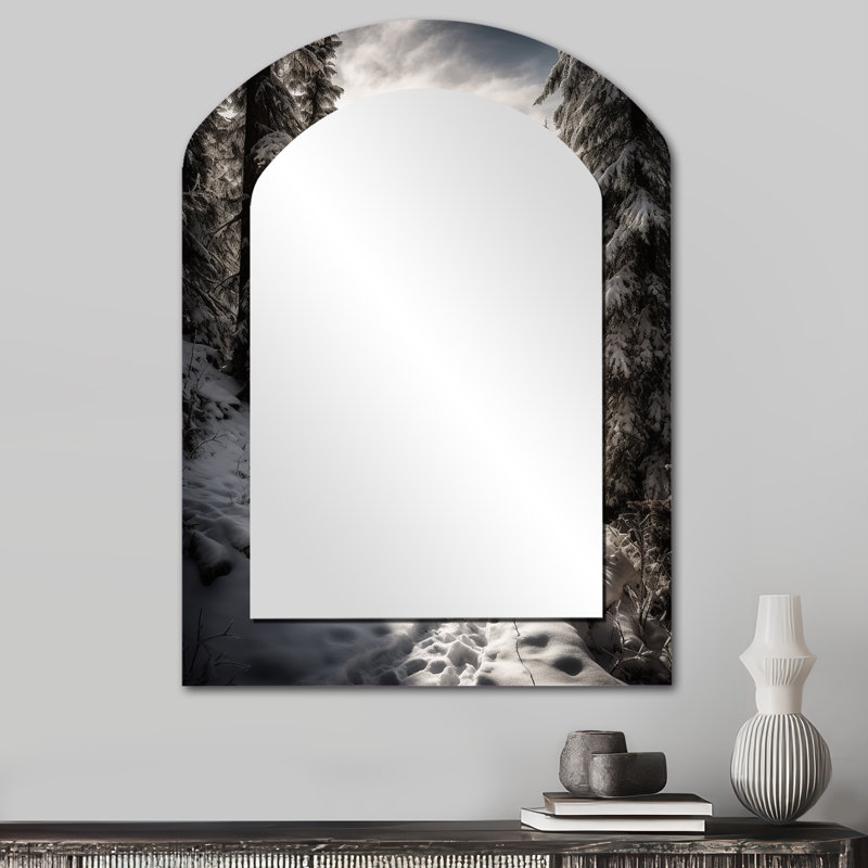Frosty Snow Forest Path II - miroir mural décoratif asymétrique enneigé, 34 po x 25 po