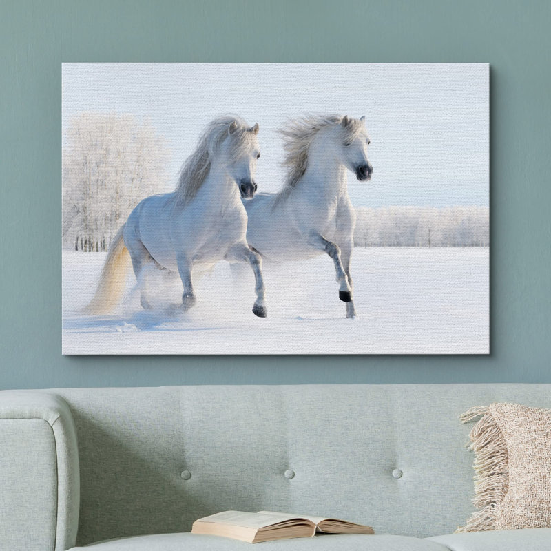 Courir avec des chevaux, étalon blanc dans un champ de forêt enneigé sur toile, H 32 po x l 48 po x P 1,5 po, Toile tendue