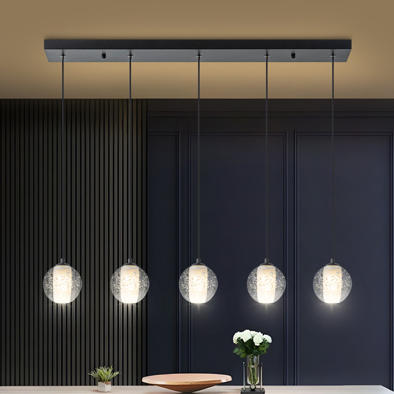 Luminaire suspendu linéaire à 5 lumières pour îlot de cuisine avec globes de cristal Hurleigh