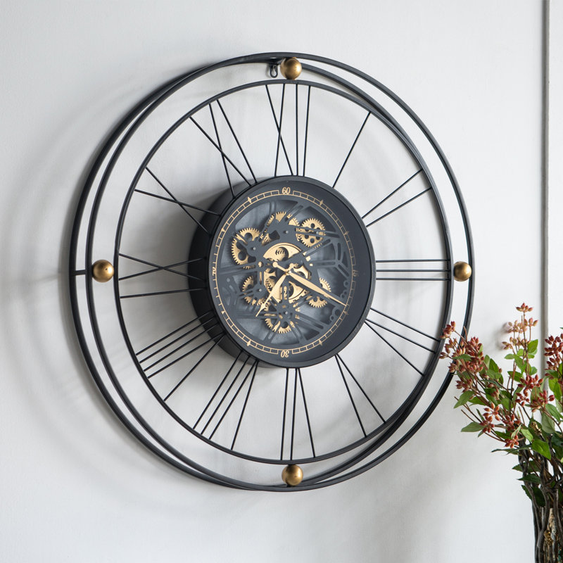 Grande horloge murale 31,5 x 3 x 31,5 po - chiffres romains, cadre mince en fer noir avec des accents sphériques dorés, décoration de 9 lb pour le salon / foyer