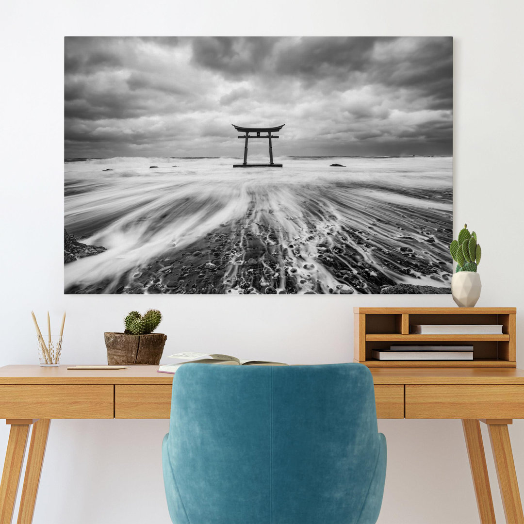 Leinwandbild - Japanisches Torii Im Meer