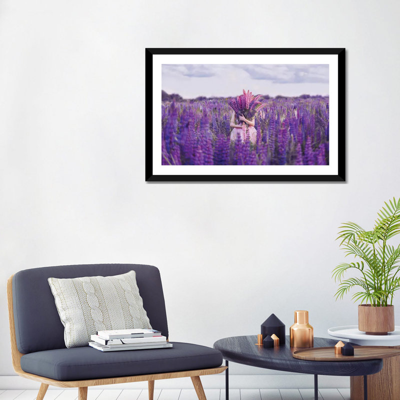 "Lupin Field" par Hobopeeba-impression, H 24 po x l 32 po x P 1 po, Papier encadré noir, Blanc