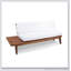 Canapé Hillcrest pour l'extérieur à 2 places avec bois d'acacia durable et coussins résistants à l'eau, parfait pour un décor moderne et traditionnel.