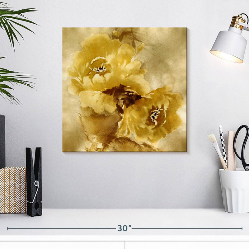 Fleur Harnek sur fond d'or II, H 16 po x l 16 po