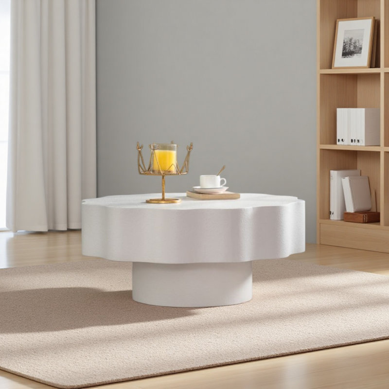 Table basse festonnée: forme unique à bord ondulé, pièce centrale élégante pour les espaces élégants
