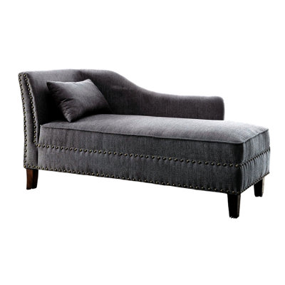Banc en tissu gris avec accents cloutés et coussin, style transitionnel moderne pour la chambre à coucher ou le salon, l 61 po x P 25 po x H 31 1/2 po, méridienne contemporaine 1pc, Détails