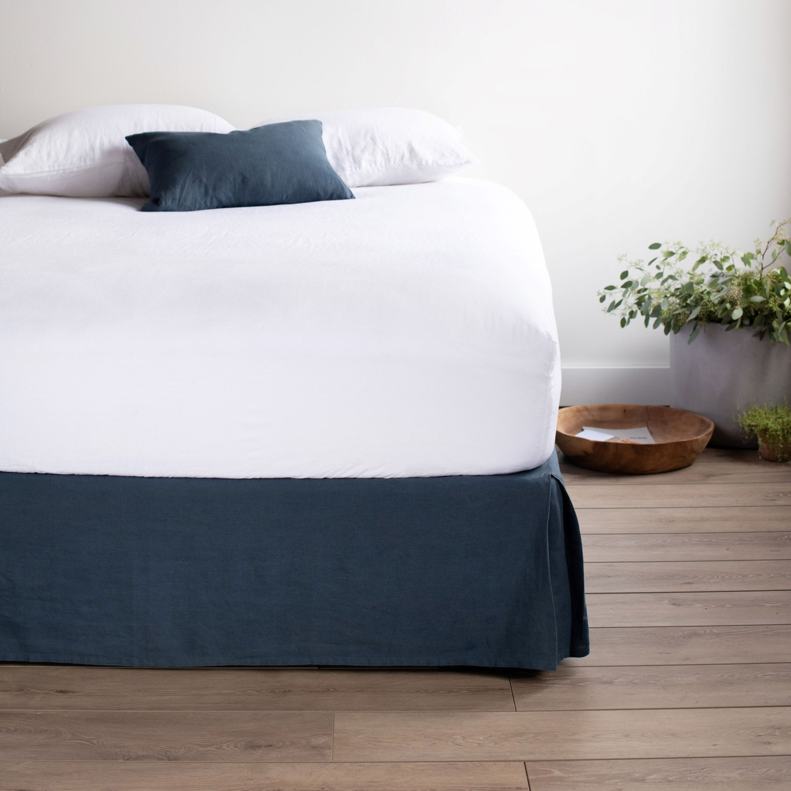 100% French Linen Bedskirt, King, Baltic