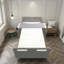 Lit médicalisé électrique réglable pour usage domestique avec télécommande filaire, matelas pliable en mousse à mémoire de forme, barrières de sécurité latérales et tablette de lit amovible, soutien aux soins à domicile