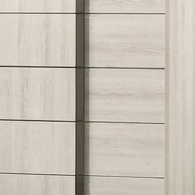Commode haute Hyao, 5 tiroirs avec poignées chromées, placage blanc délavé