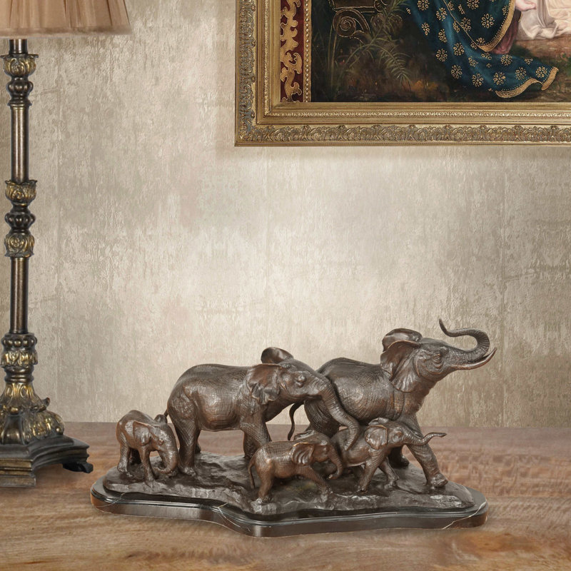 Cinq éléphants