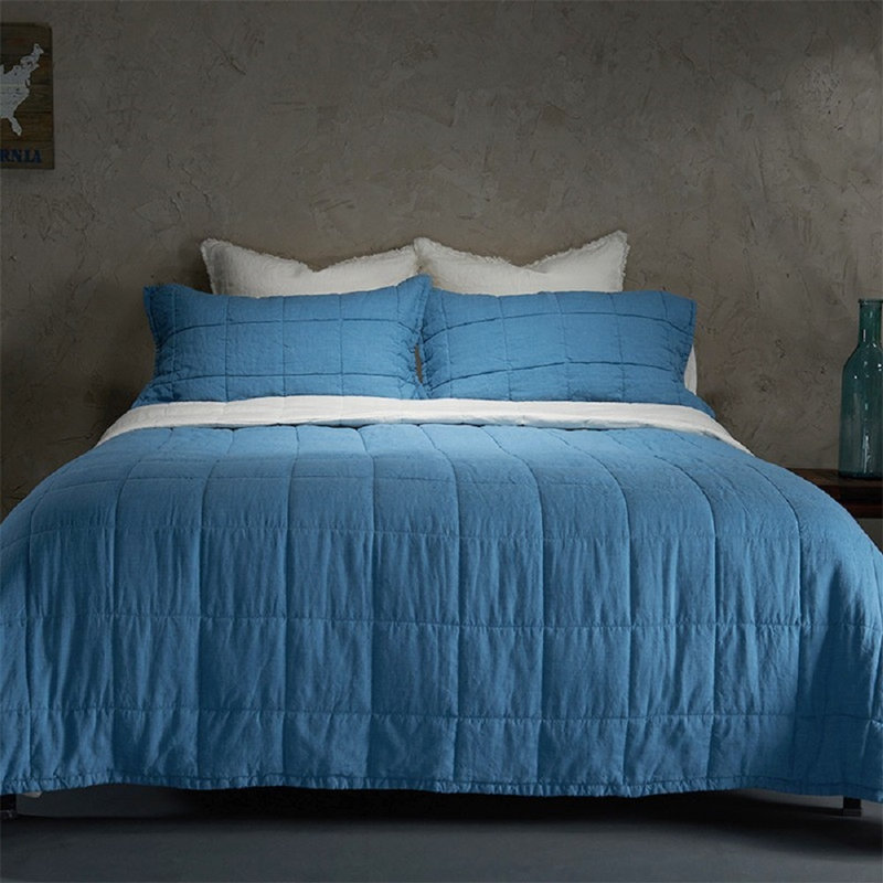Percale Quilt, Twin Quilt, Aruba blue and White