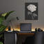 «Black and White Flowers 1» par Ethan Harper, art mural en verre acrylique