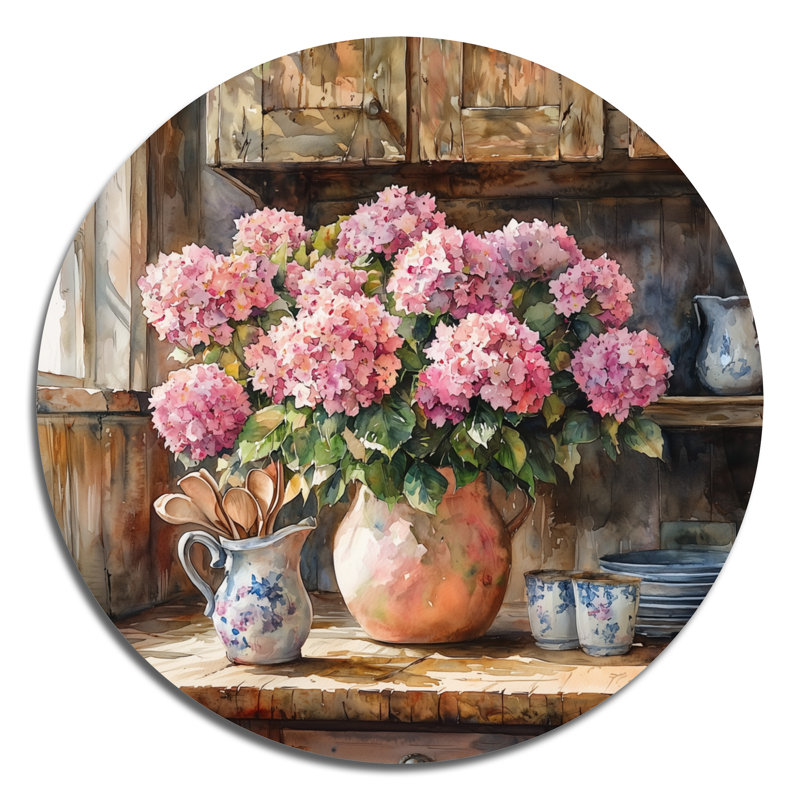 Hortensias dans la ferme, cuisine dans un vase en poterie I - reproduction d'art traditionnelle rose en métal