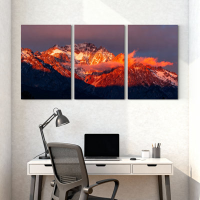 Scénario et paysages urbains, coucher de soleil, sommet de neige, nuages, ciel, réflexion de lumière, ensemble de 3 impressions sur toile
