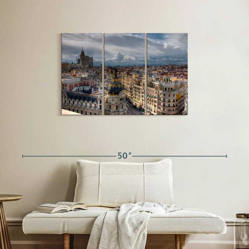 Horizon de Sirci Madrid au-dessus de la Gran Via, H 24 po x l 38 po