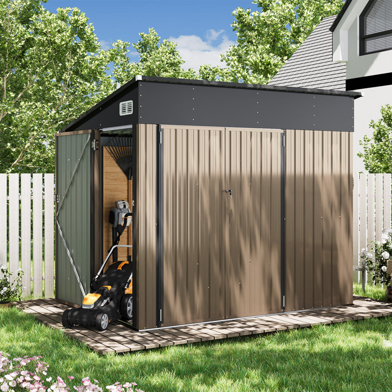 Remise de rangement en métal avec trois portes, H 8 pi x P 5,2 pi