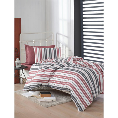 Quiltisse Striped Bedspread with Pillowcases