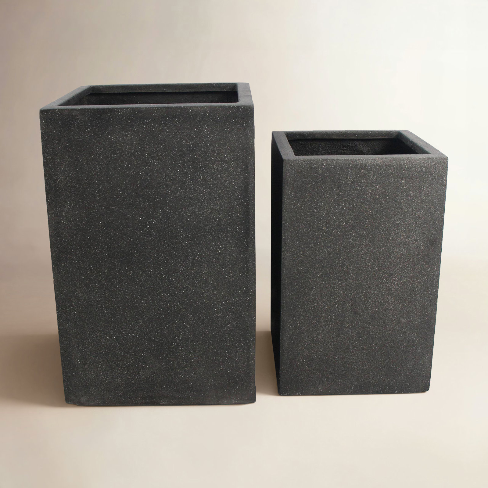 Mariano 15" Pot Planter, Black